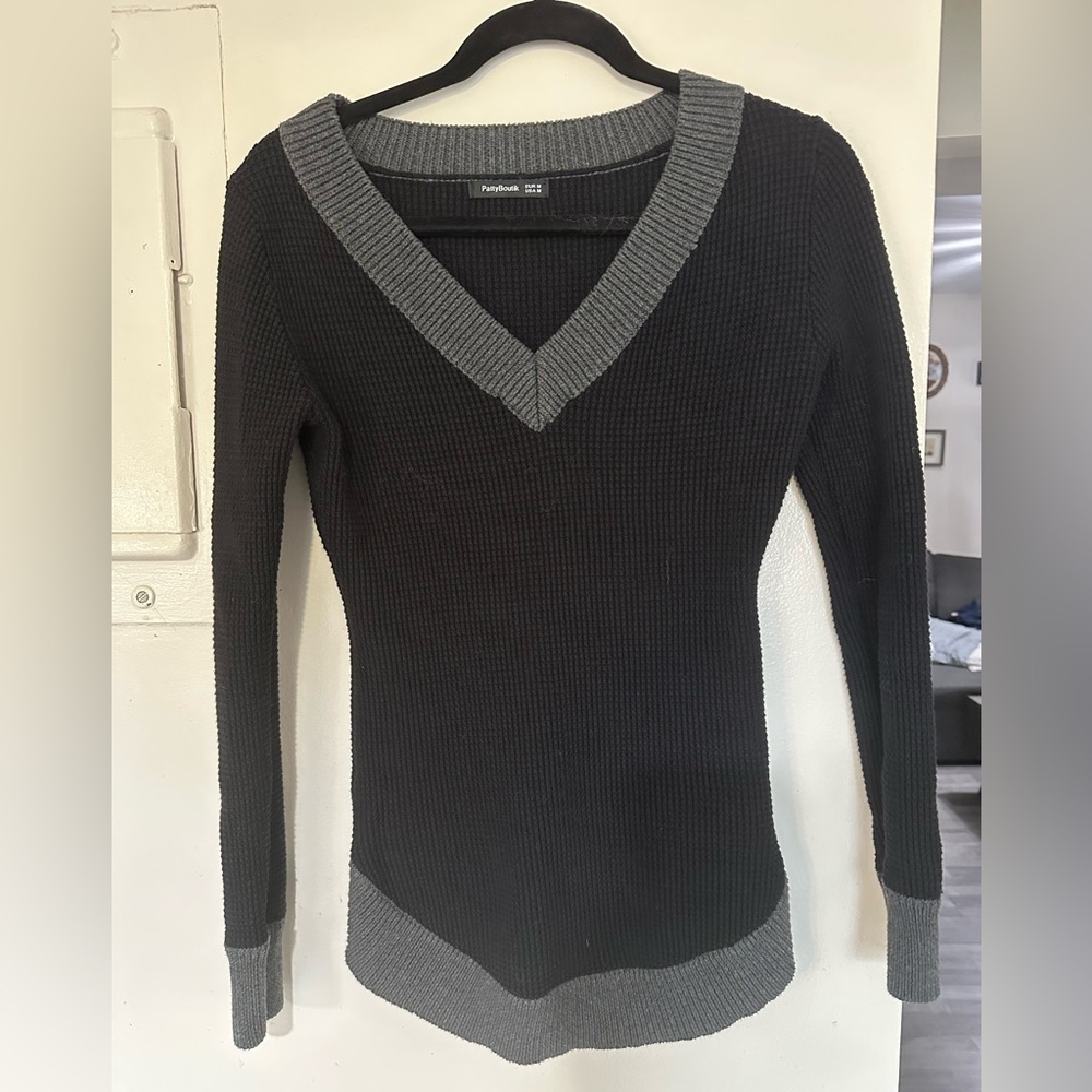 PattBoutik Women V Neck Long Sleeve Curve Hem Sweater